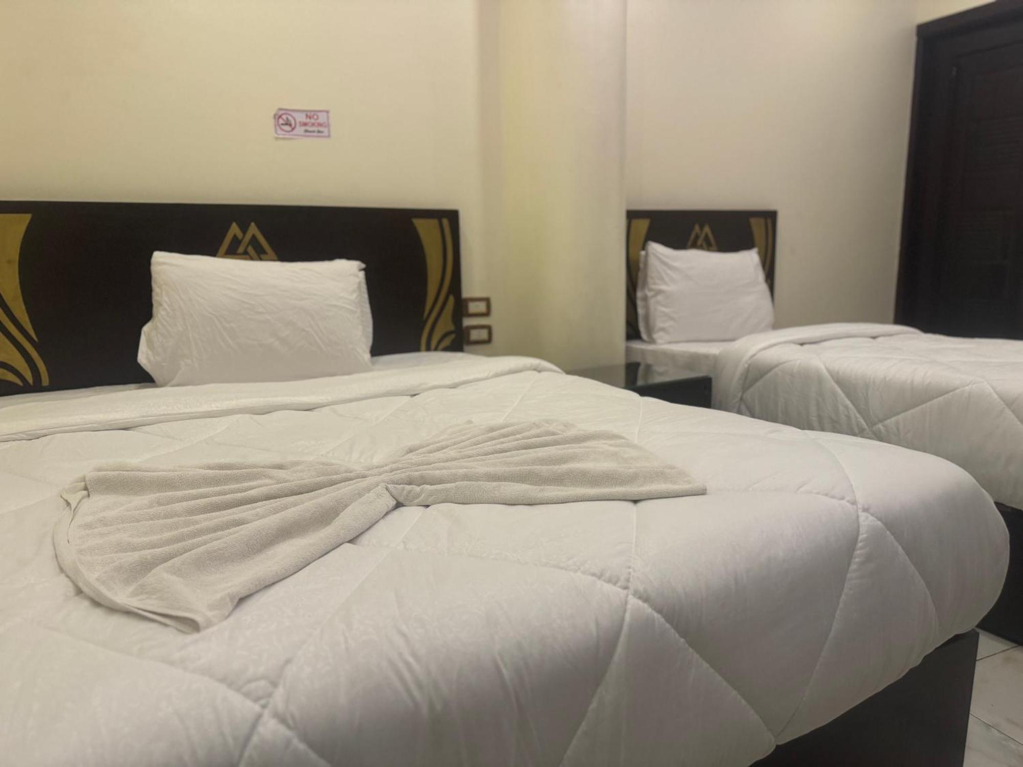 Pyramids And Sphinx Hotel Kafrat al Jabal Экстерьер фото